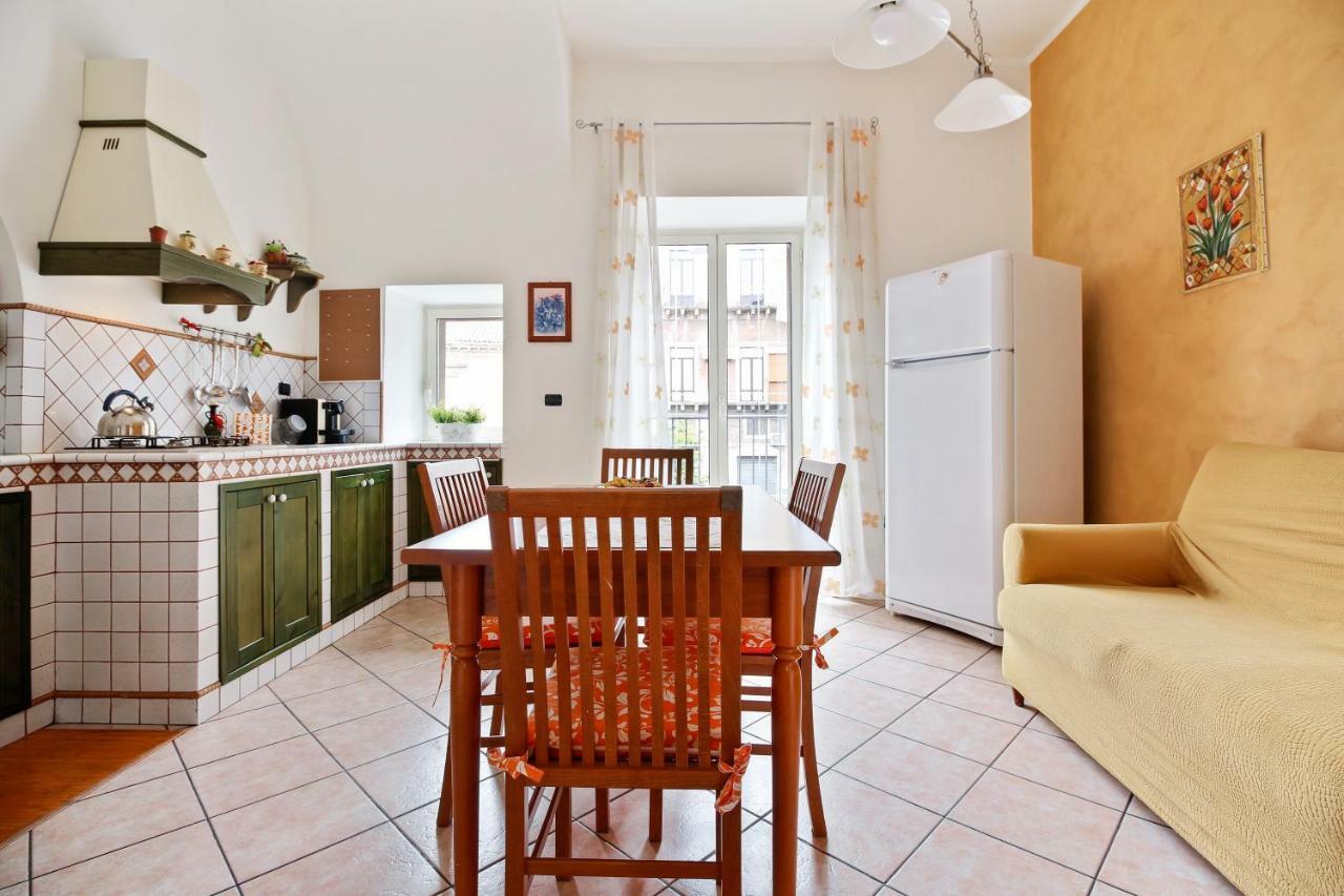 Central Balcony Apartment Катанія Екстер'єр фото