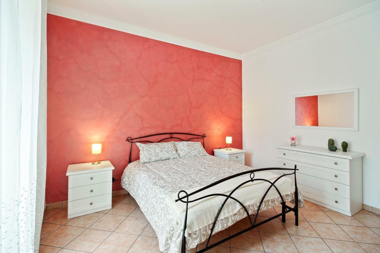 Central Balcony Apartment Катанія Екстер'єр фото