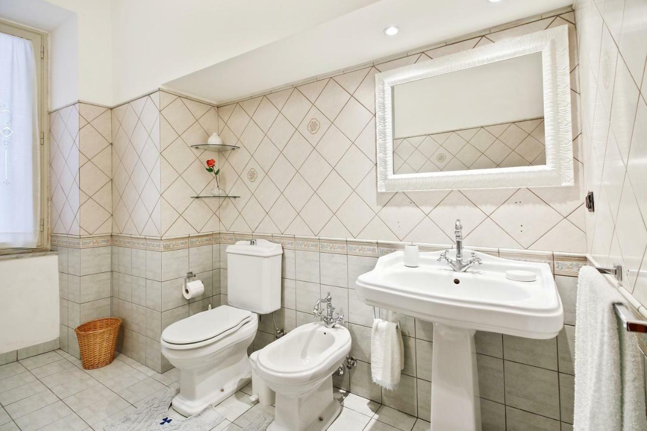 Central Balcony Apartment Катанія Екстер'єр фото