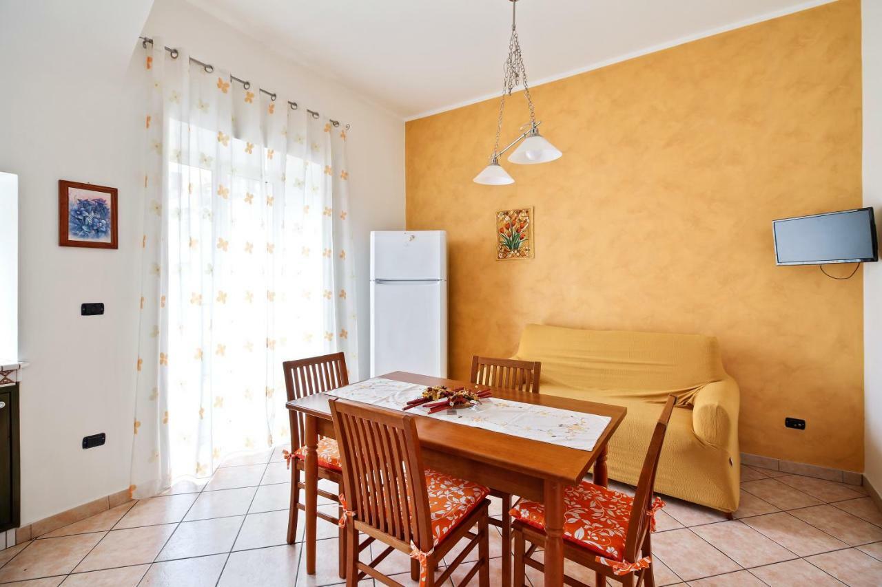 Central Balcony Apartment Катанія Екстер'єр фото