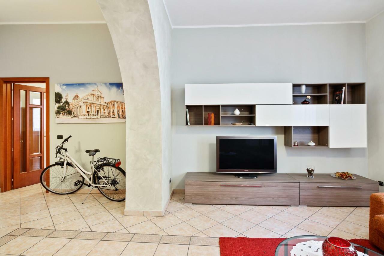 Central Balcony Apartment Катанія Екстер'єр фото