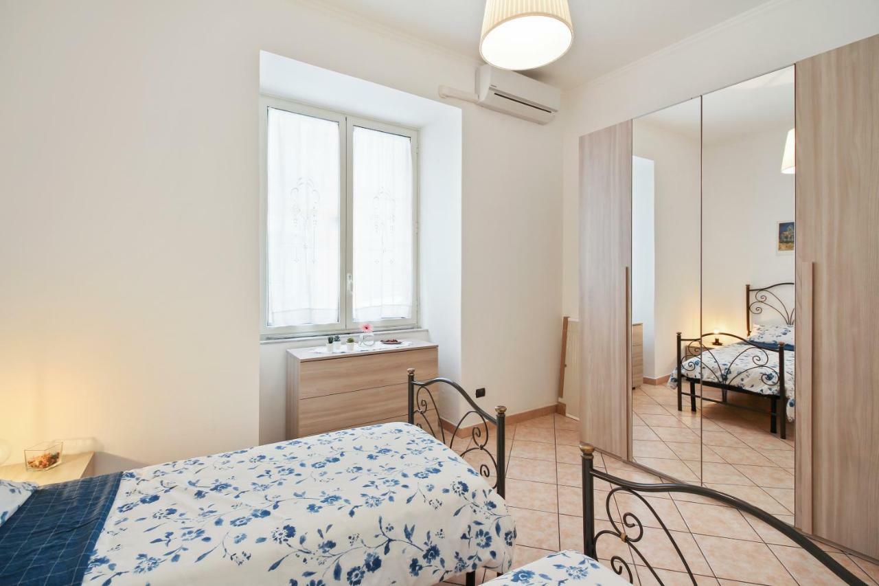Central Balcony Apartment Катанія Екстер'єр фото