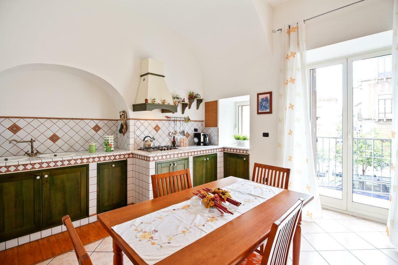 Central Balcony Apartment Катанія Екстер'єр фото