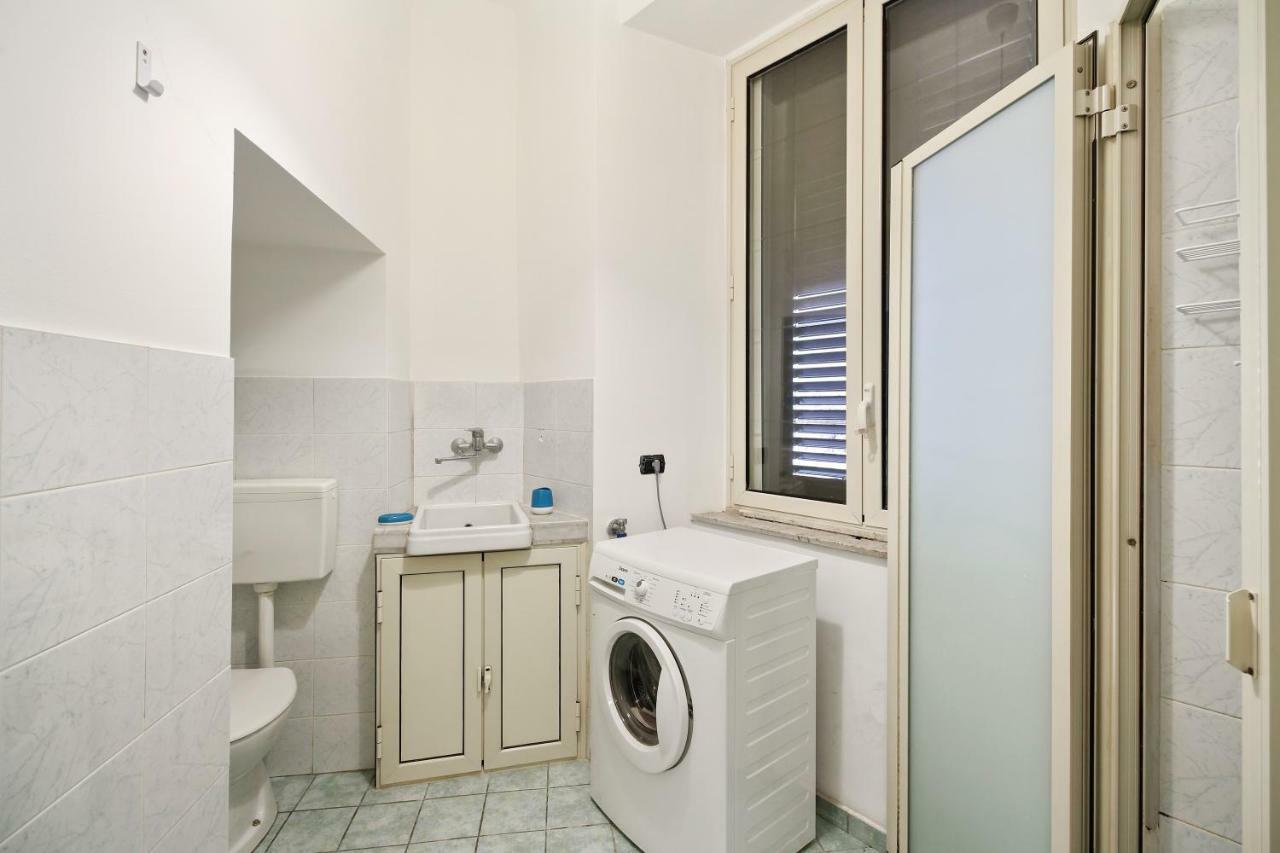 Central Balcony Apartment Катанія Екстер'єр фото